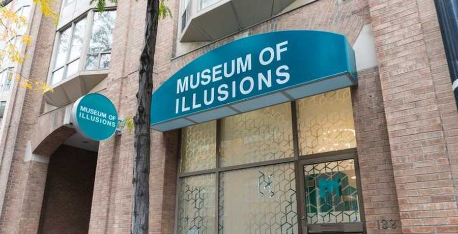 Museum of Illusions Toronto entrance